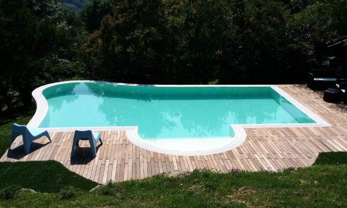 Piscina a sfioro