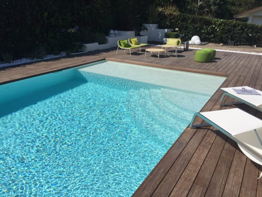 mantenere limpida l'acqua della piscina in estate